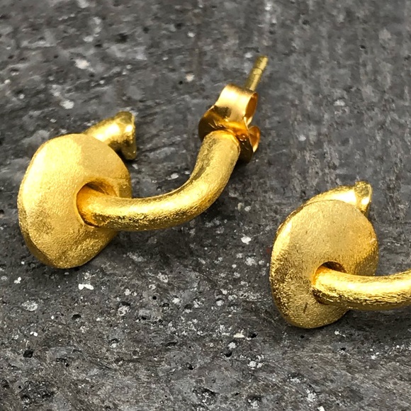 Matana Jewelry - Matana Rustic design minimalist gold earrings